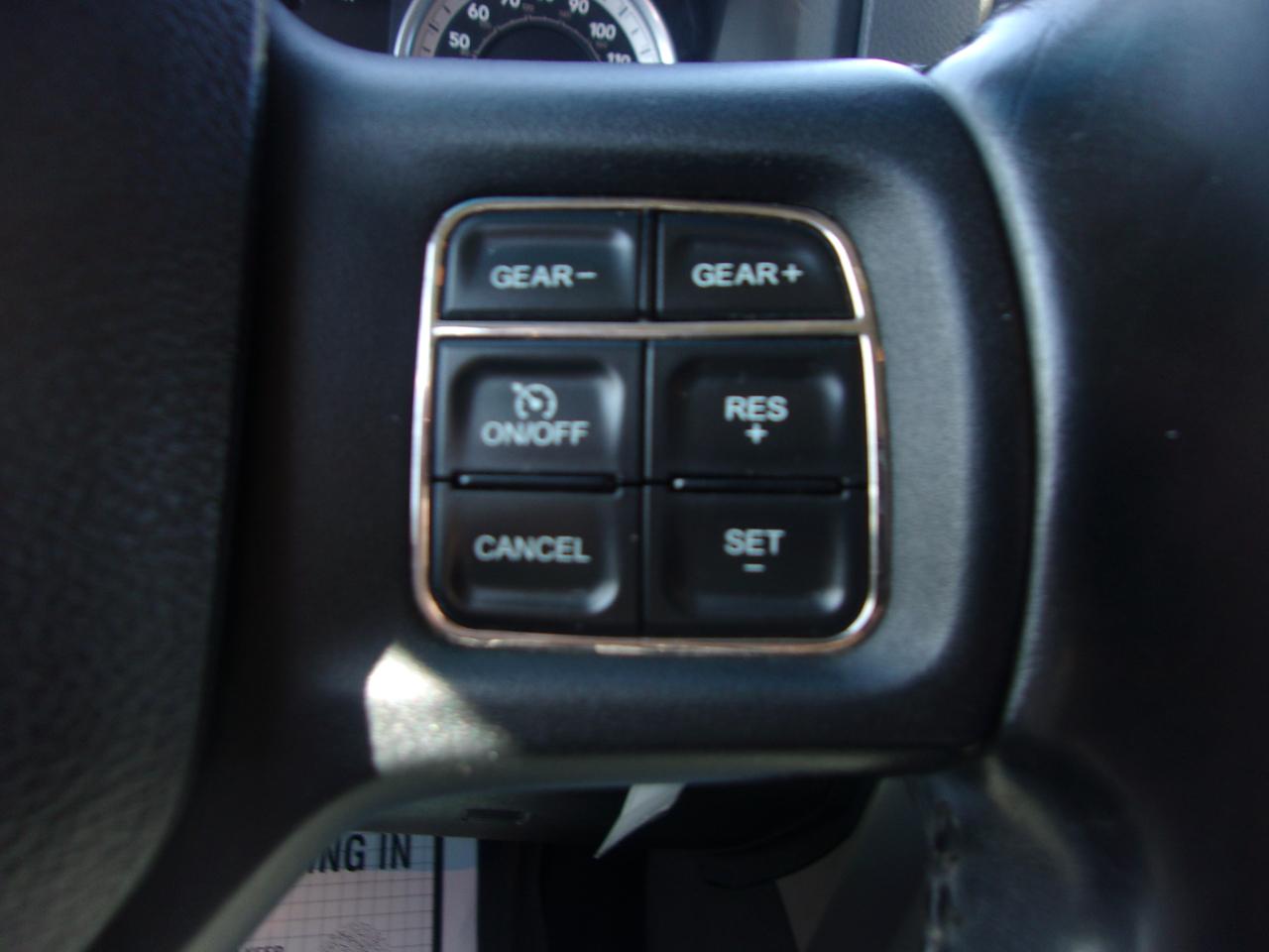 RAM 1500 4WD Crew Cab 140.5" Big Horn 2014