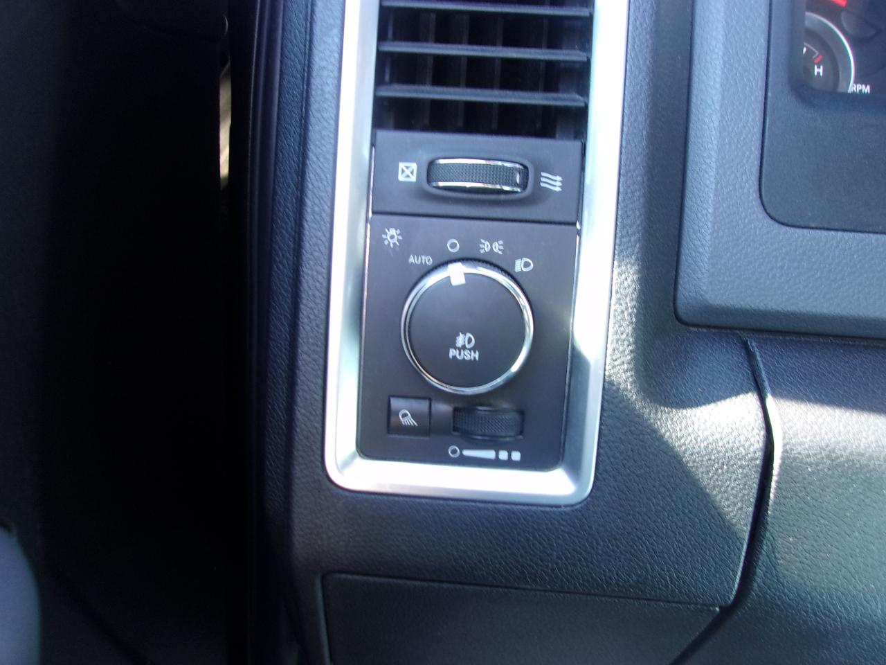 RAM 1500 4WD Crew Cab 140.5" Big Horn 2014