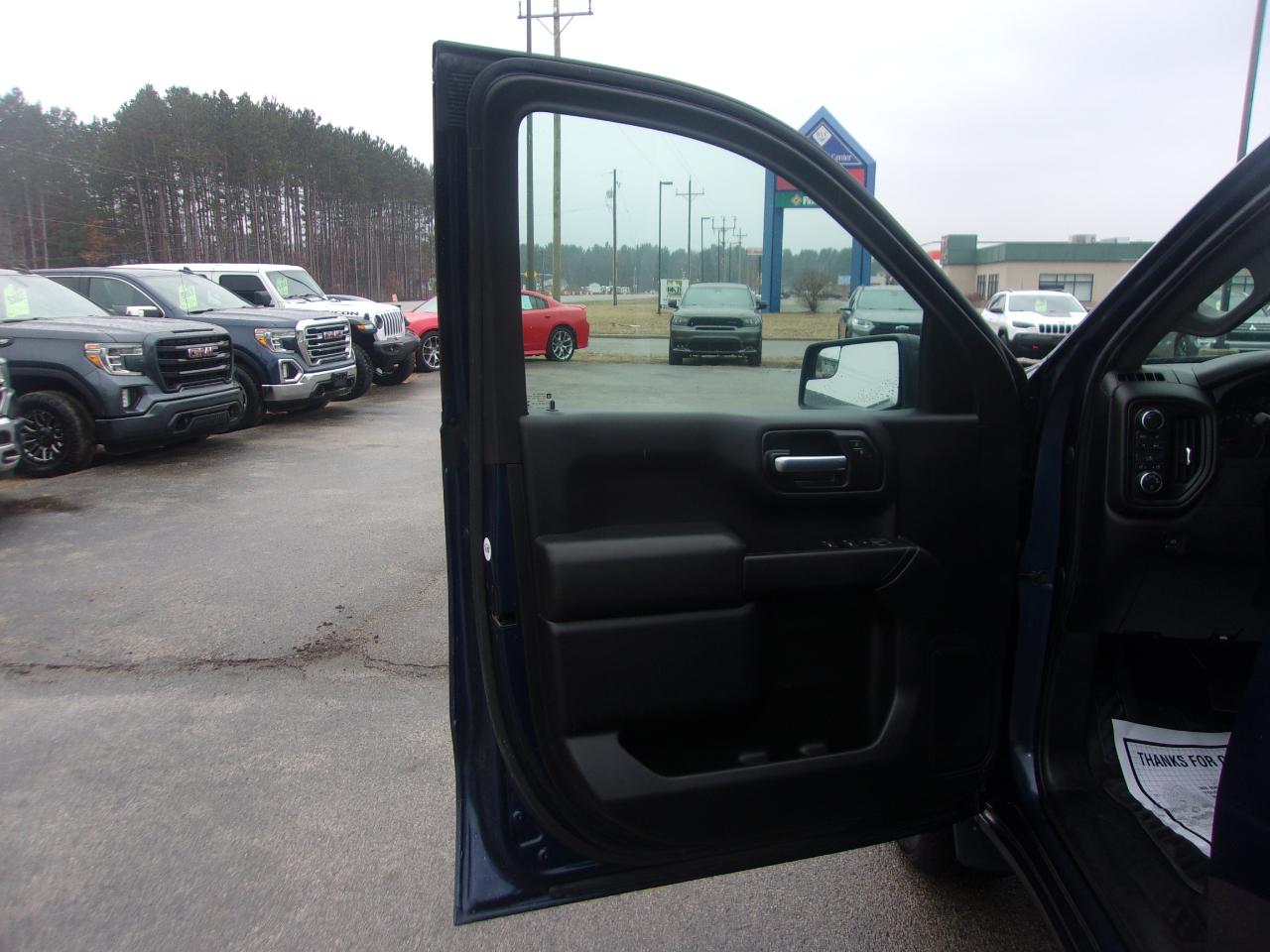 Chevrolet Silverado 1500 4WD Crew Cab 147" Custom 2020