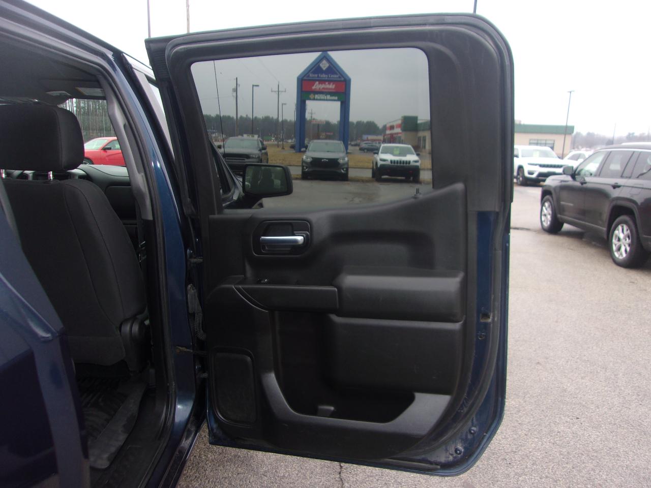 Chevrolet Silverado 1500 4WD Crew Cab 147" Custom 2020