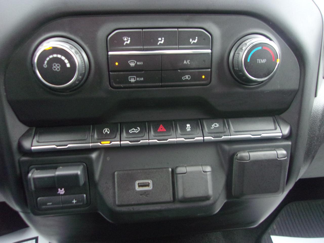 Chevrolet Silverado 1500 4WD Crew Cab 147" Custom 2020