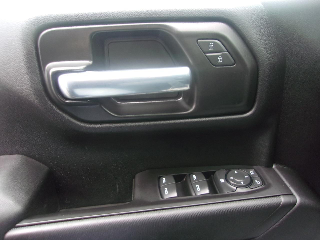 Chevrolet Silverado 1500 4WD Crew Cab 147" Custom 2020