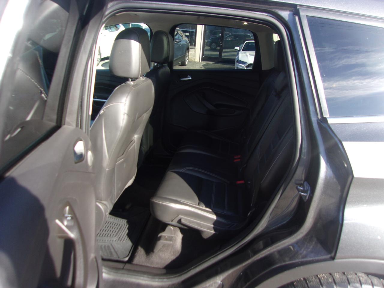 Ford Escape Titanium 4WD 2017