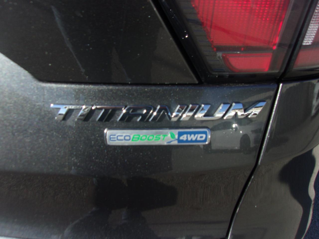 Ford Escape Titanium 4WD 2017