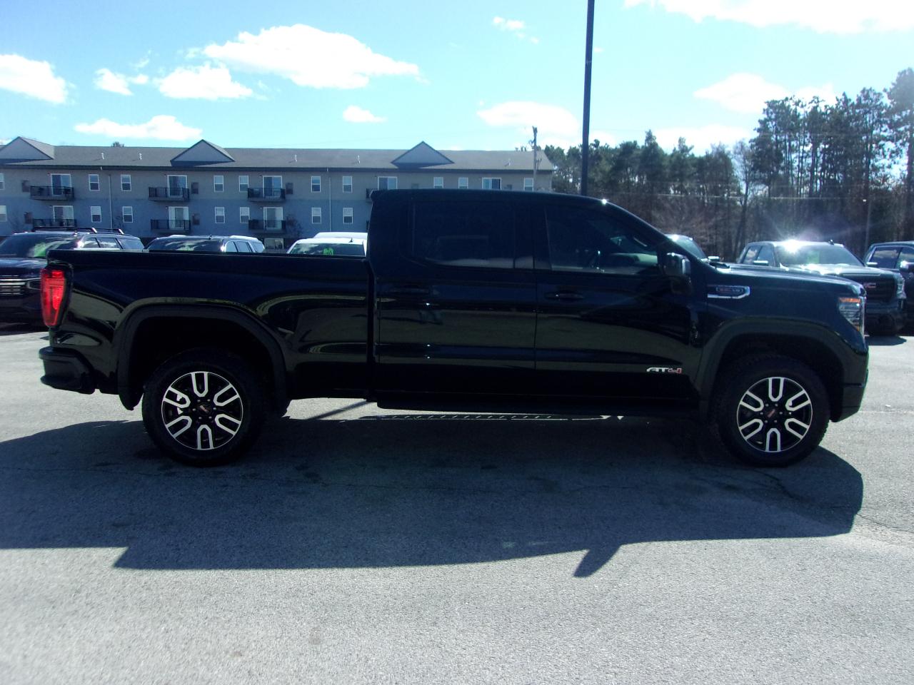 GMC Sierra 1500 4WD Crew Cab 157" AT4 2022