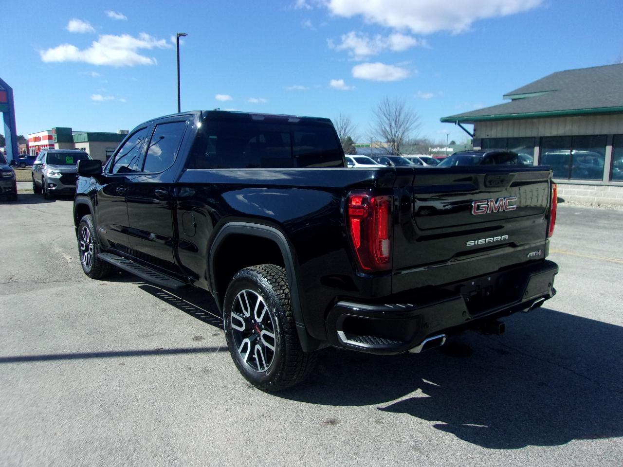 GMC Sierra 1500 4WD Crew Cab 157" AT4 2022