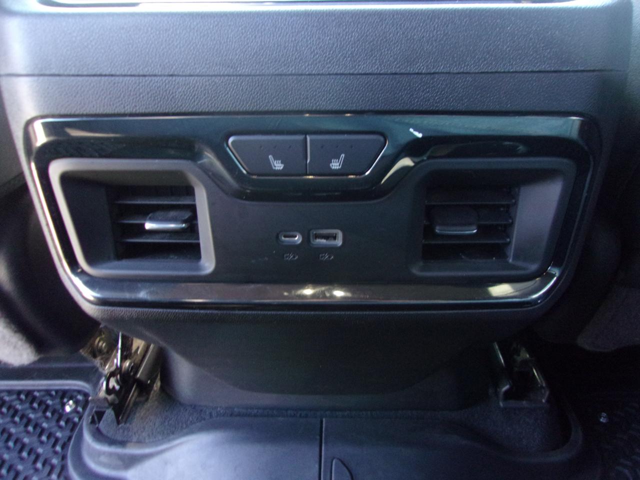 GMC Sierra 1500 4WD Crew Cab 157" AT4 2022