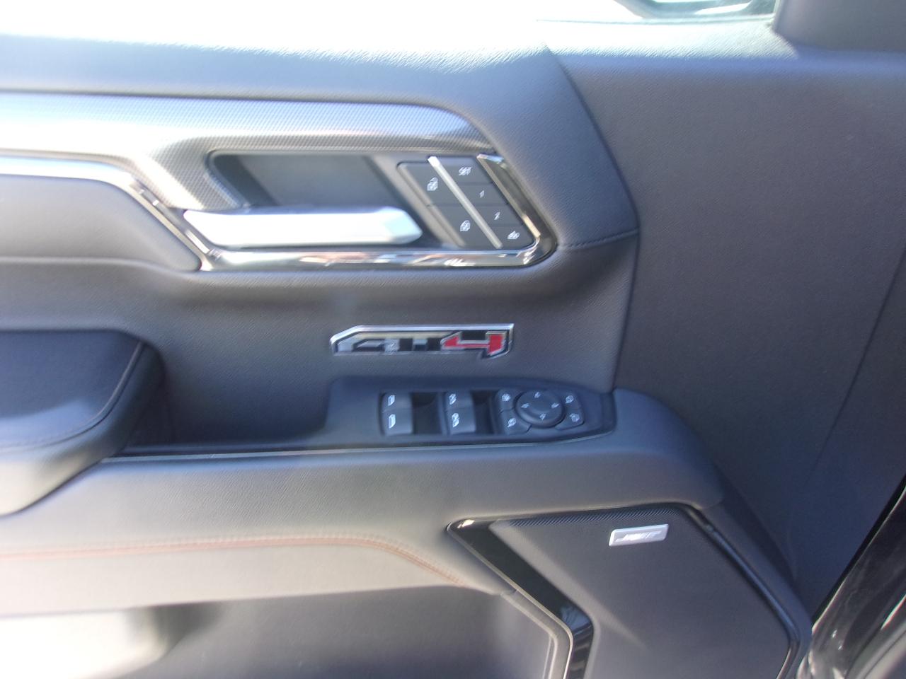 GMC Sierra 1500 4WD Crew Cab 157" AT4 2022