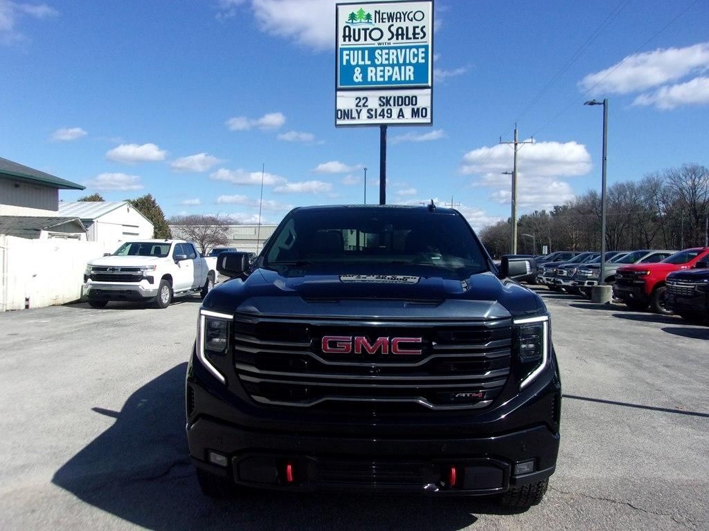 GMC Sierra 1500 4WD Crew Cab 157" AT4 2022