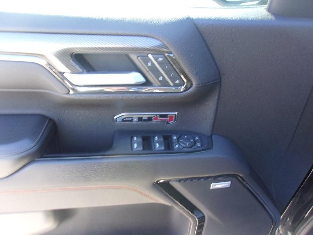 GMC Sierra 1500 4WD Crew Cab 157" AT4 2022