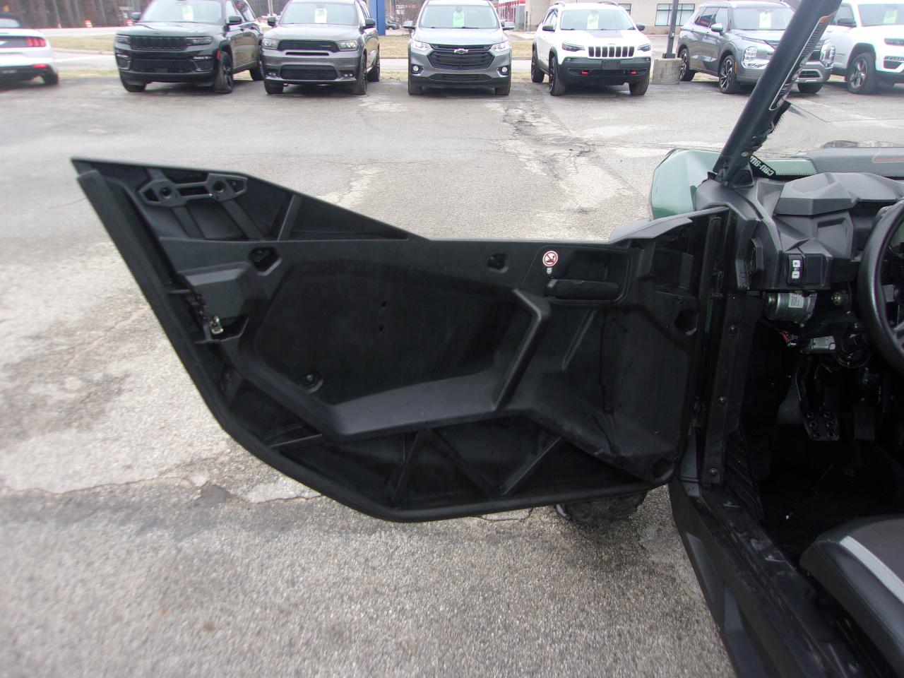 Can-Am Commander Max 1000R DPS  2024