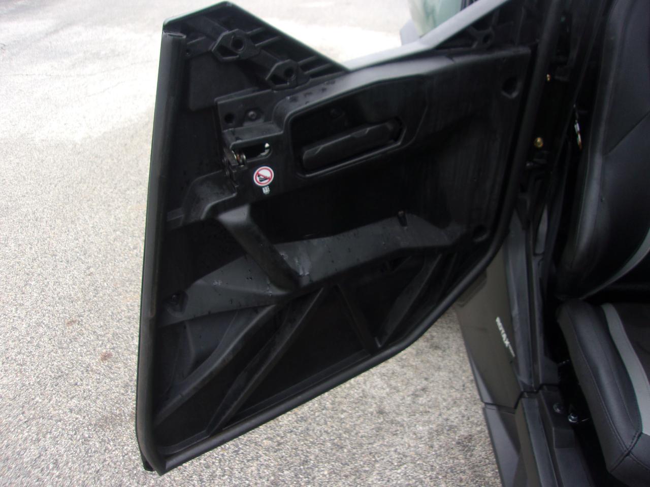 Can-Am Commander Max 1000R DPS  2024