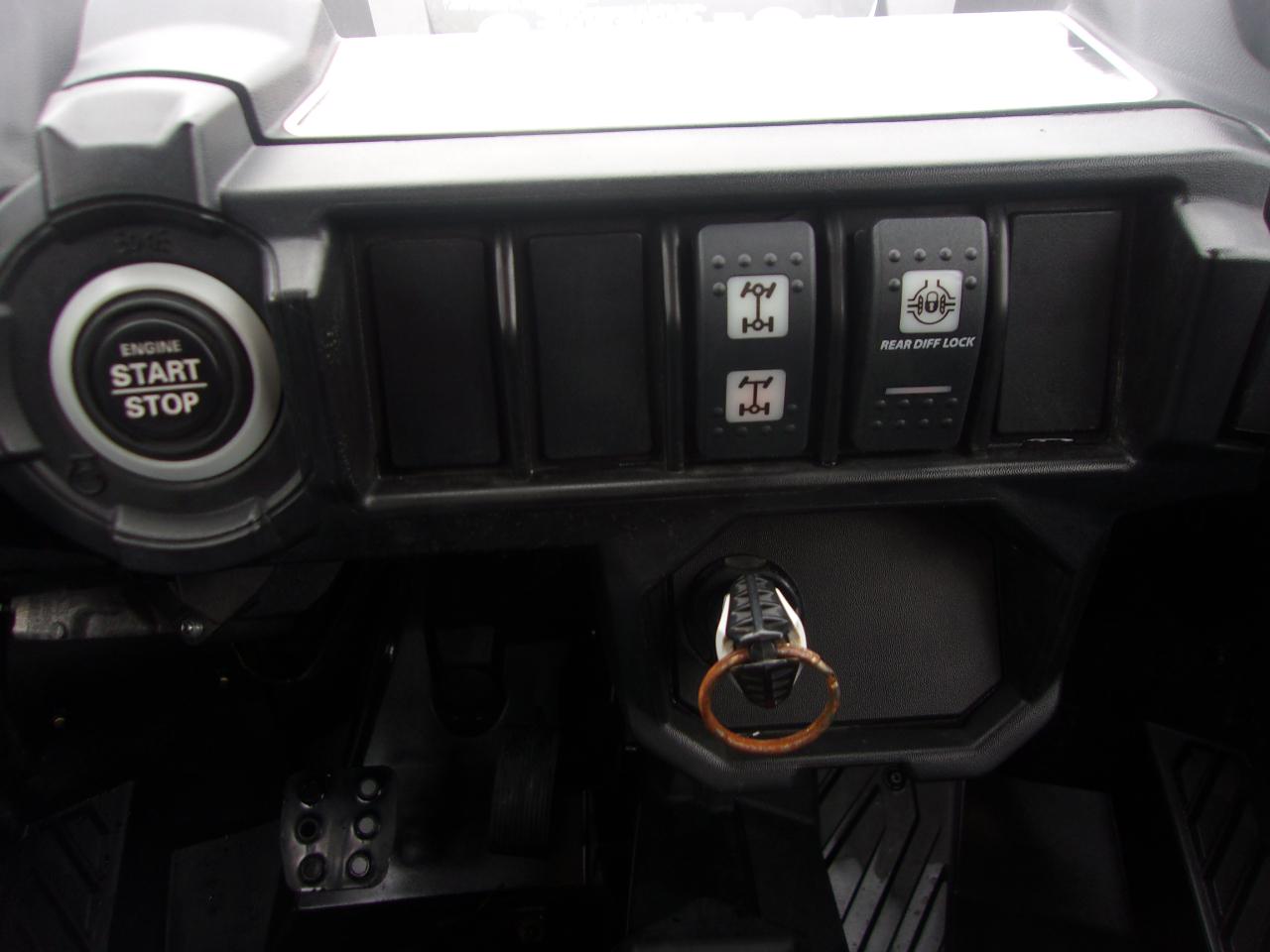 Can-Am Commander Max 1000R DPS  2024