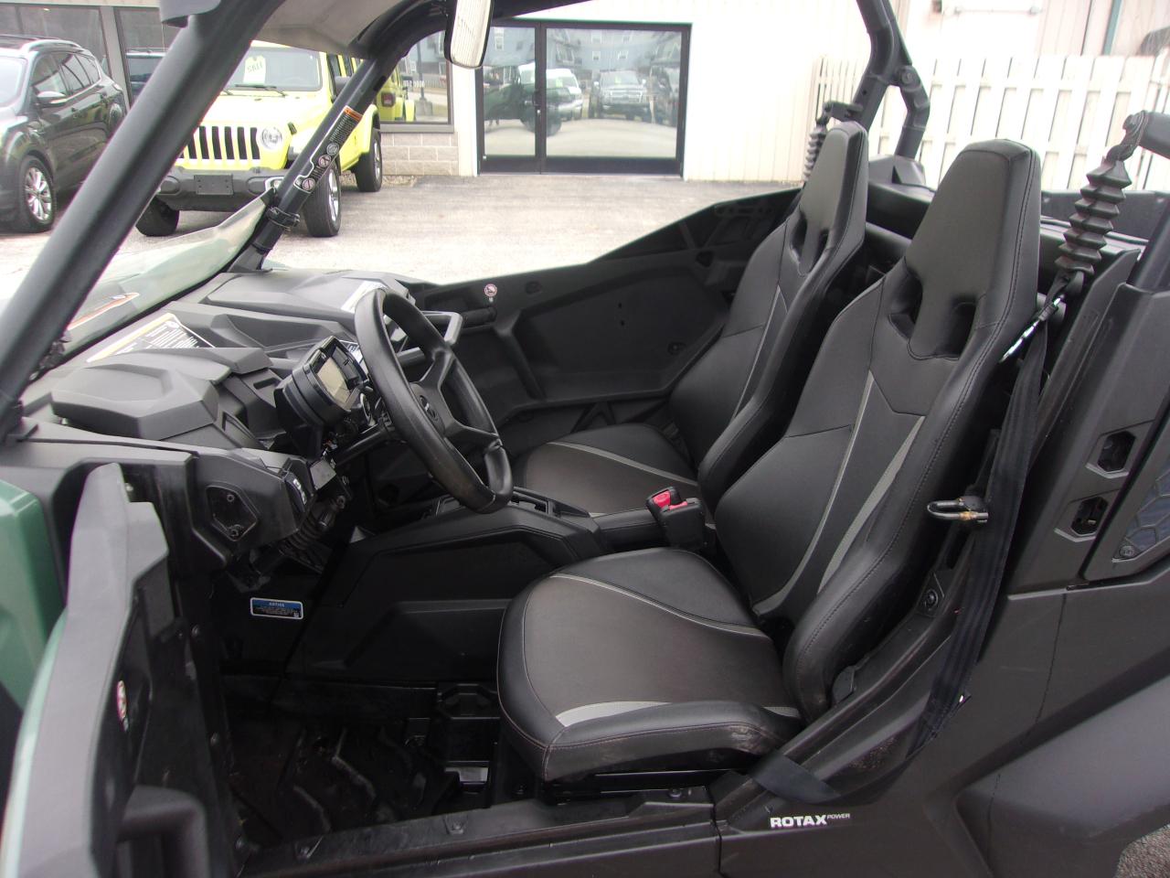 Can-Am Commander XT 700  2024