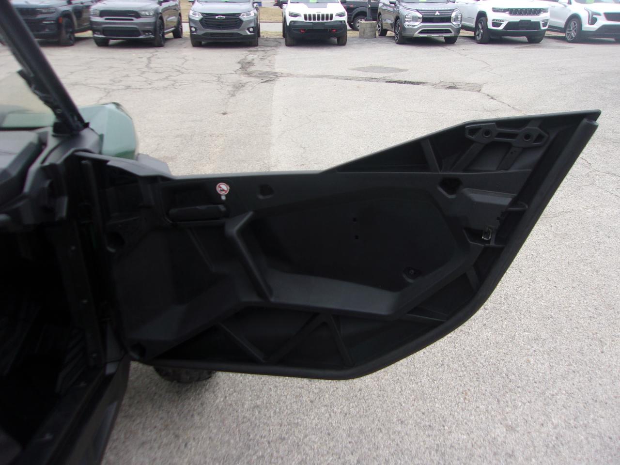 Can-Am Commander XT 700  2024