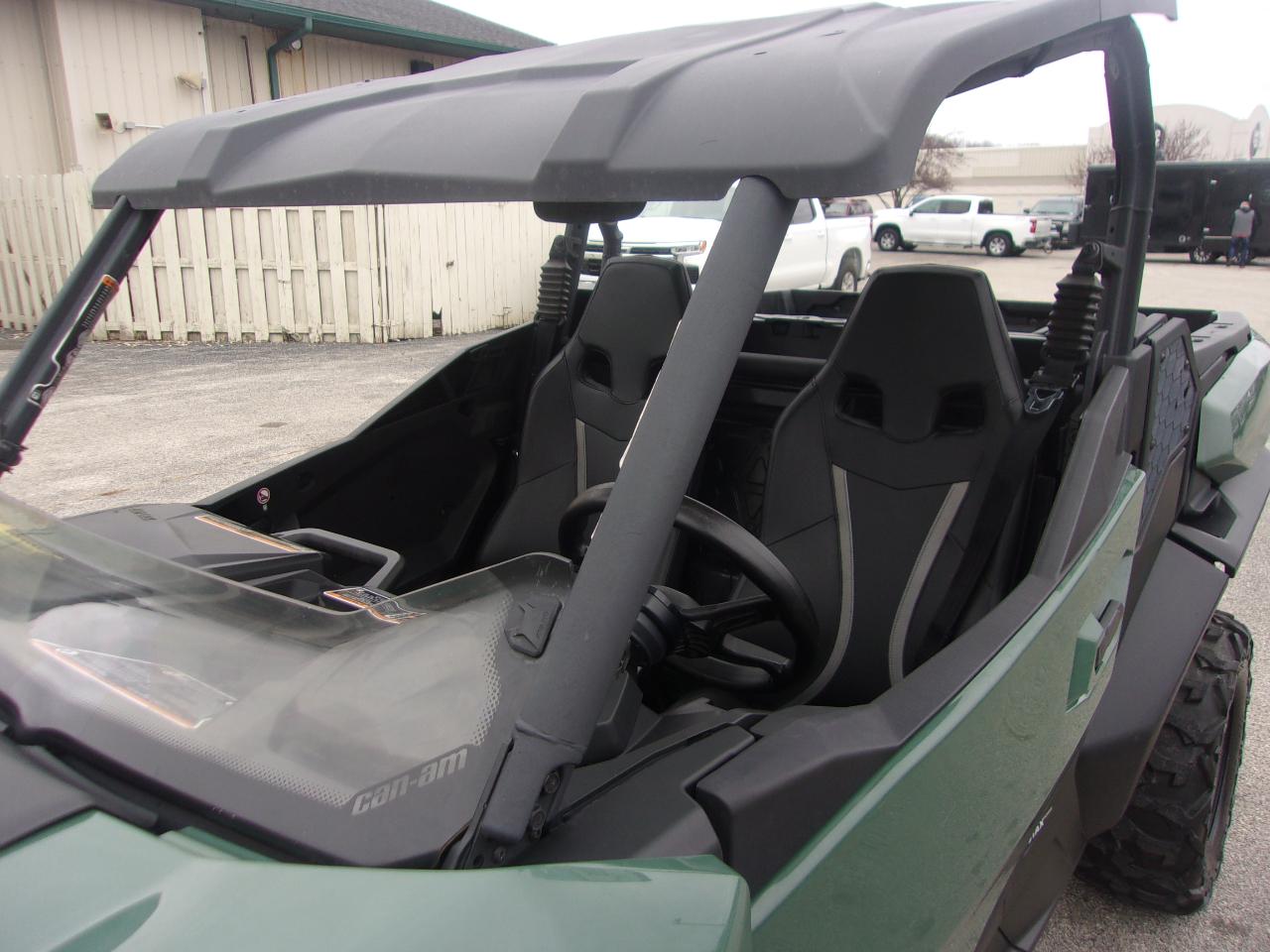 Can-Am Commander XT 700  2024