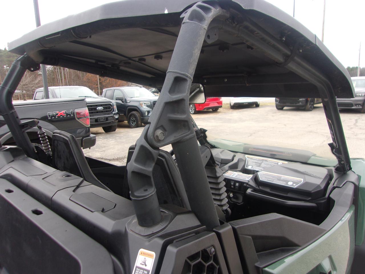 Can-Am Commander XT 700  2024