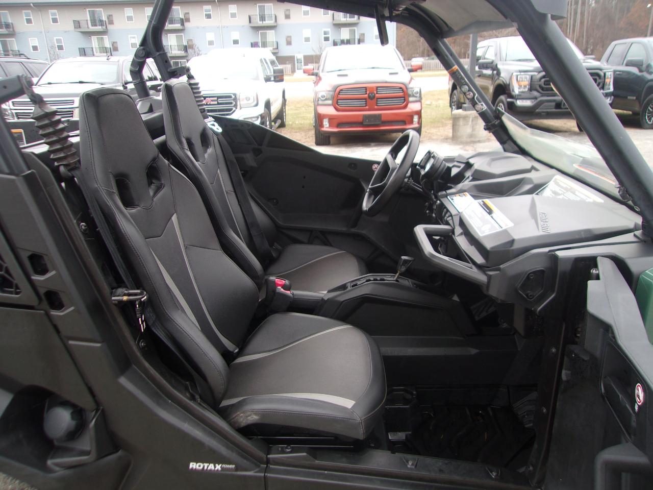 Can-Am Commander XT 700  2024