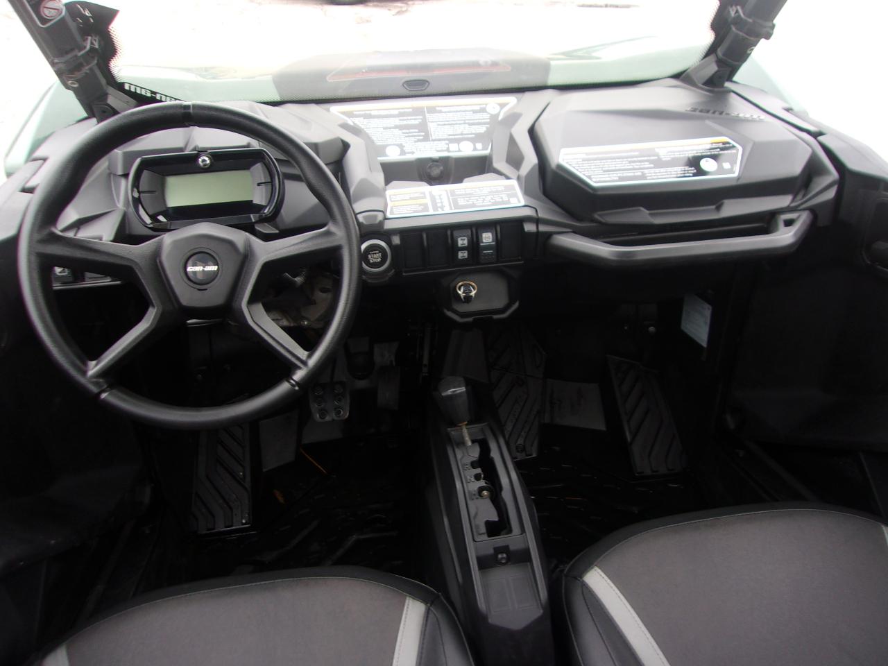 Can-Am Commander XT 700  2024