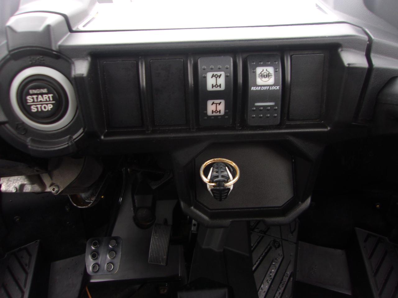 Can-Am Commander XT 700  2024