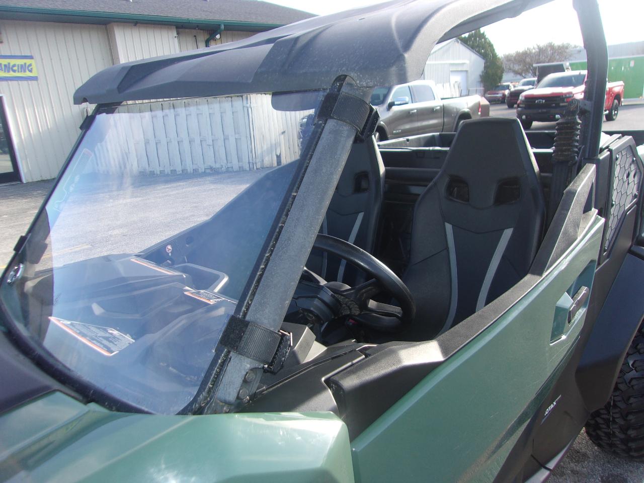 Can-Am Commander XT 700  2024
