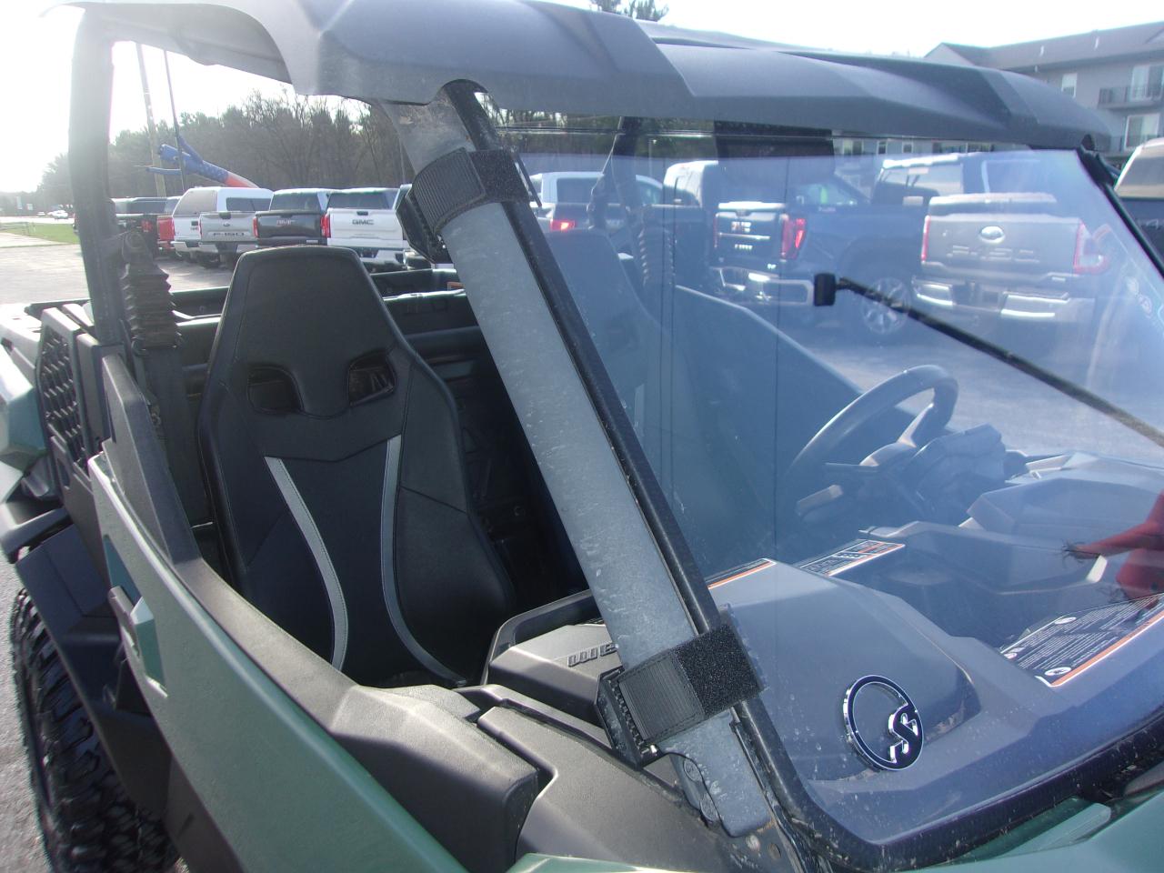 Can-Am Commander XT 700  2024
