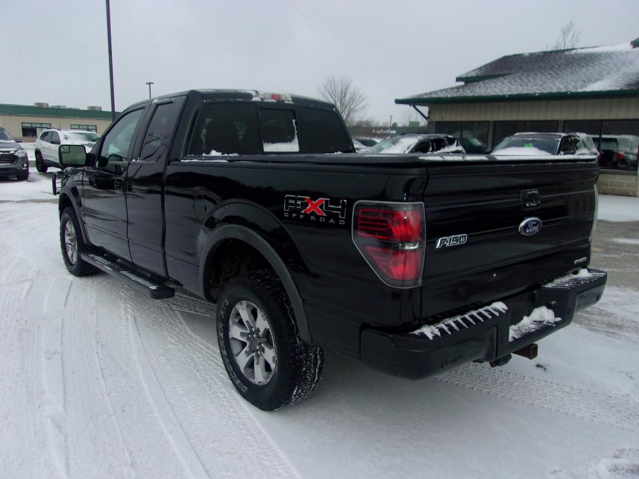 Ford F-150 4WD SuperCrew 150" Lariat 2011