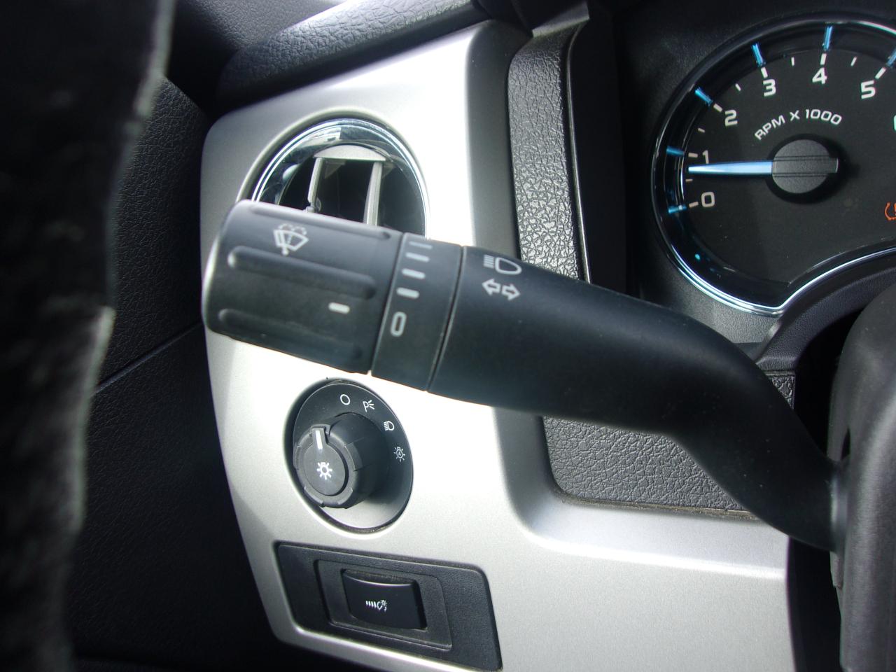 Ford F-150 4WD SuperCrew 150" Lariat 2011