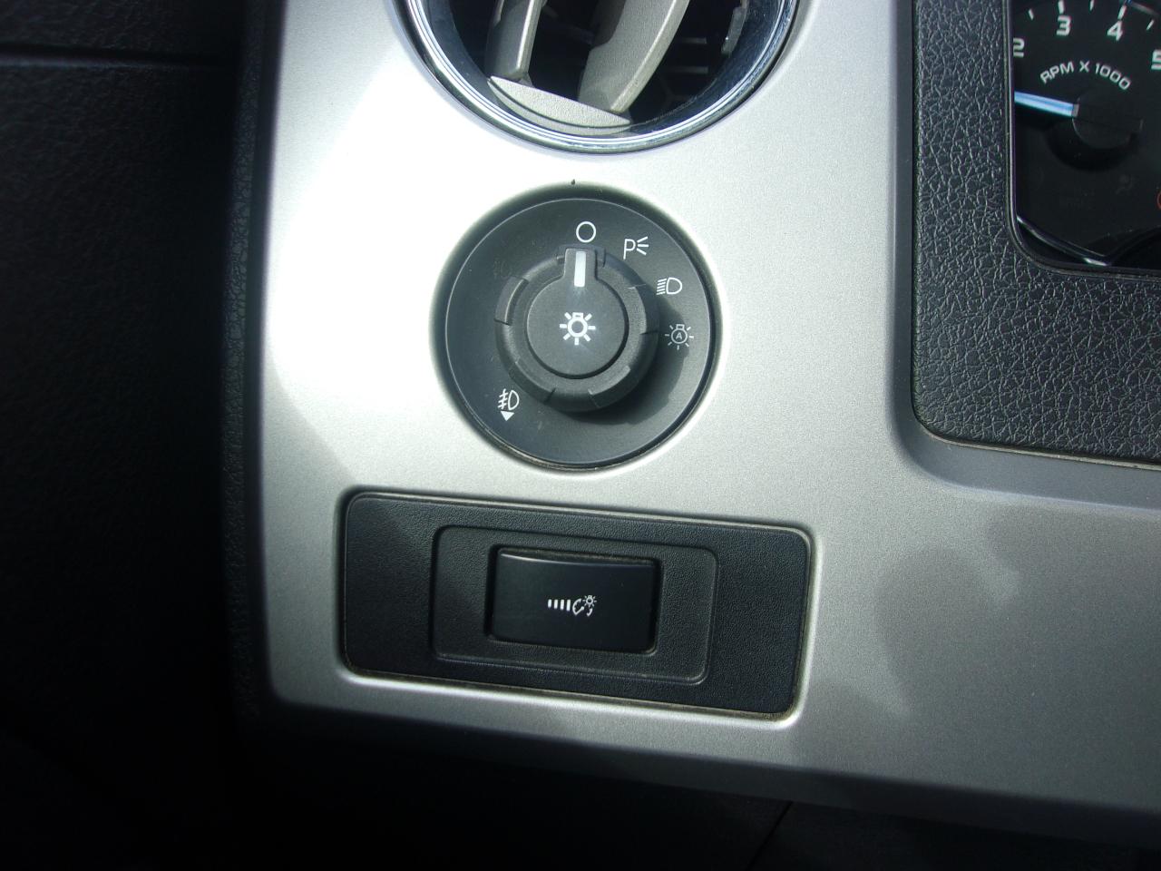 Ford F-150 4WD SuperCrew 150" Lariat 2011