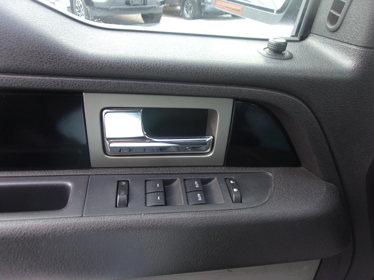 Ford F-150 4WD SuperCrew 150" Lariat 2011