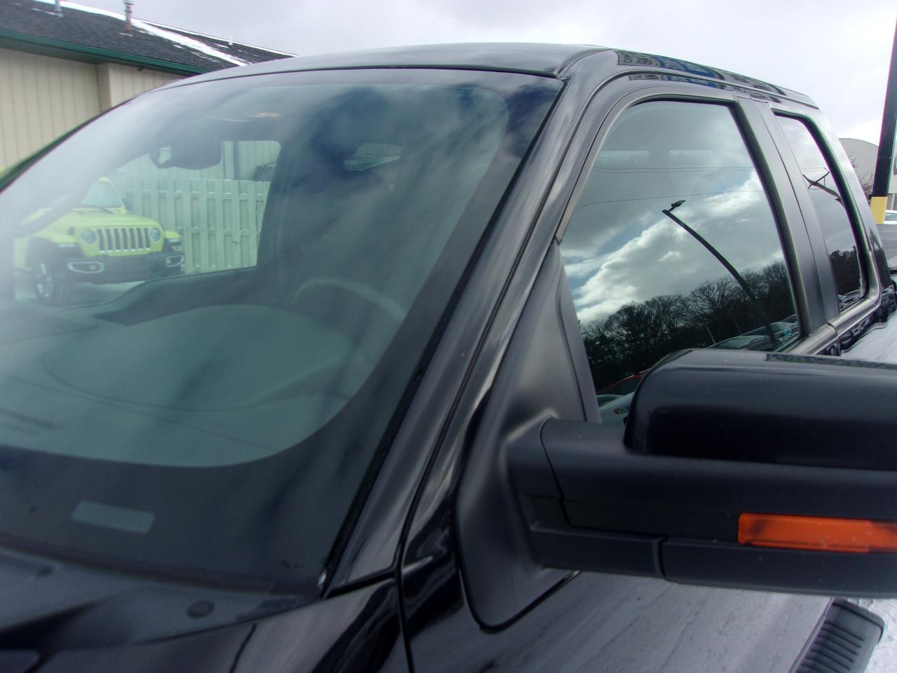 Ford F-150 4WD SuperCrew 150" Lariat 2011