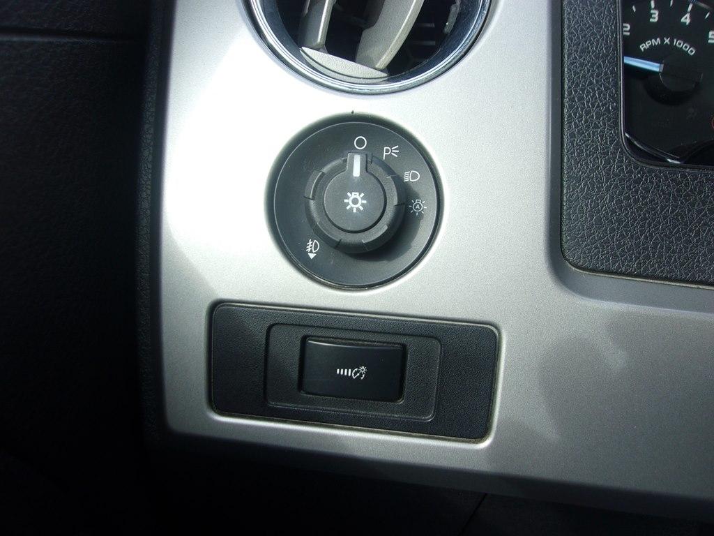 Ford F-150 4WD SuperCrew 150" Lariat 2011