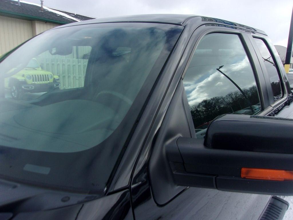 Ford F-150 4WD SuperCrew 150" Lariat 2011