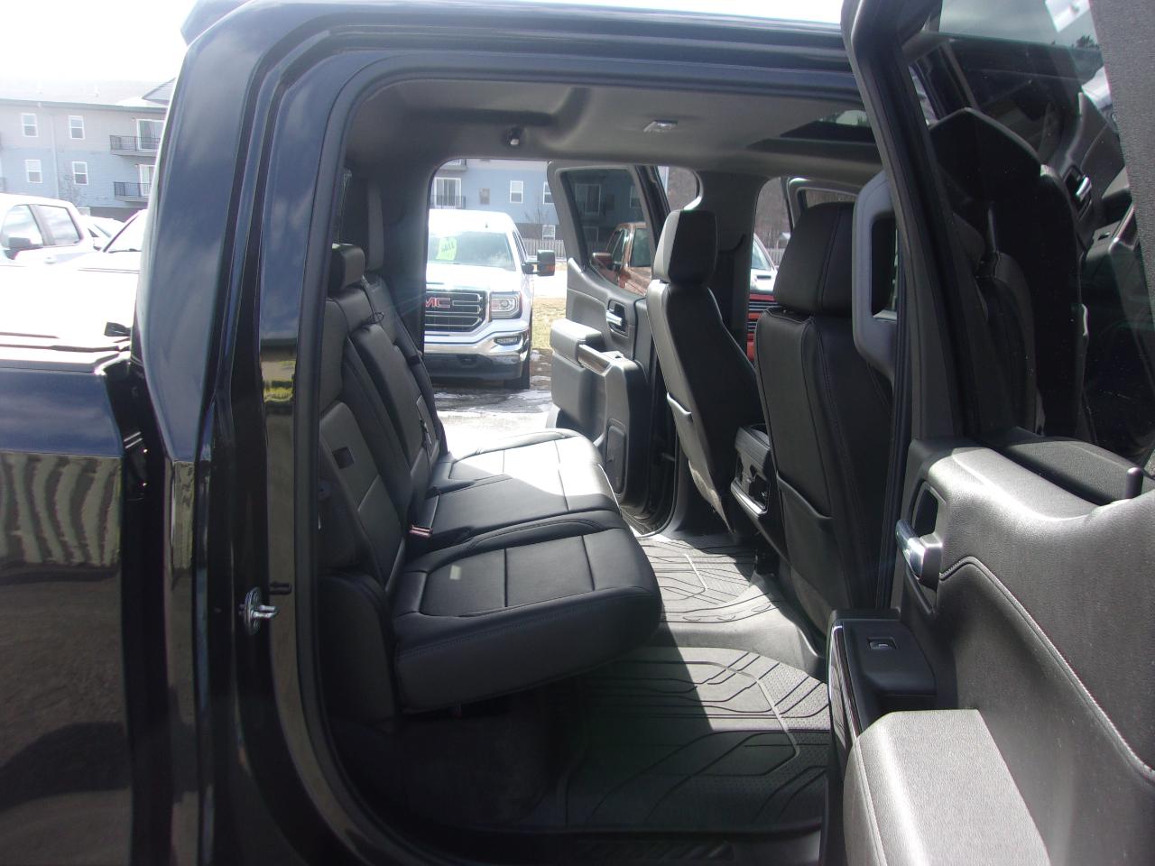 Chevrolet Silverado 1500 4WD Crew Cab 147" RST 2021