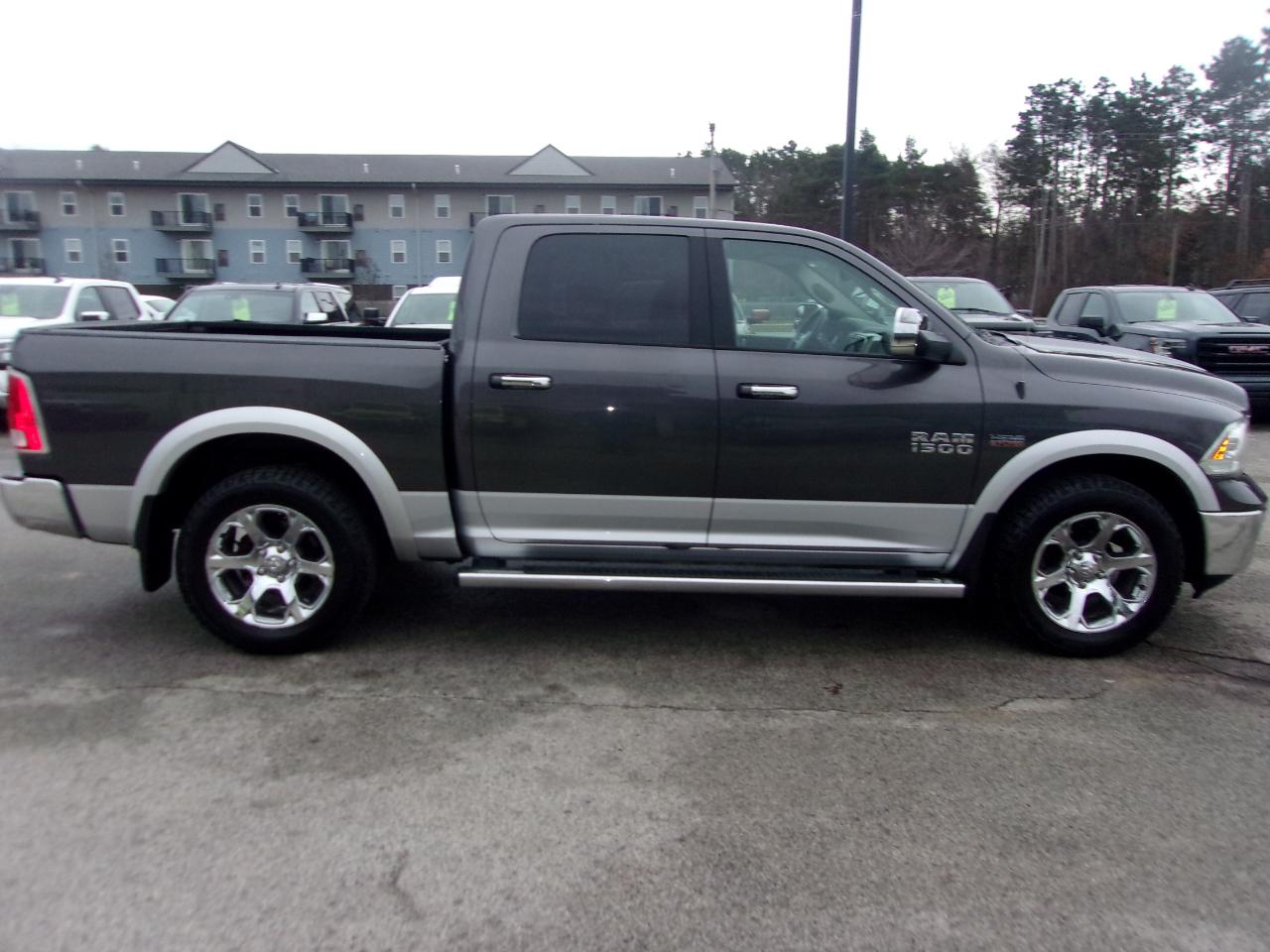 RAM 1500 4WD Crew Cab 140.5" Laramie 2017