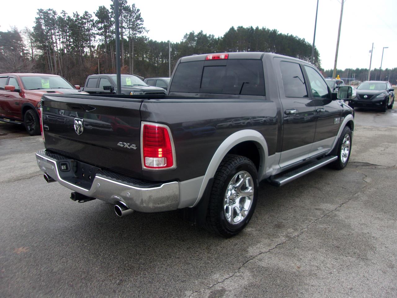 RAM 1500 4WD Crew Cab 140.5" Laramie 2017