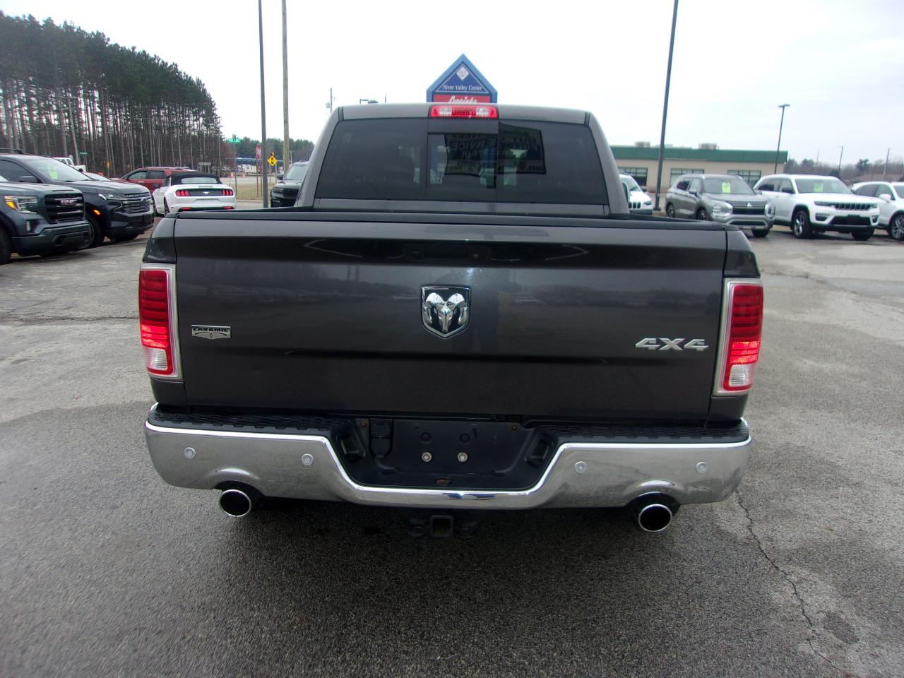 RAM 1500 4WD Crew Cab 140.5" Laramie 2017