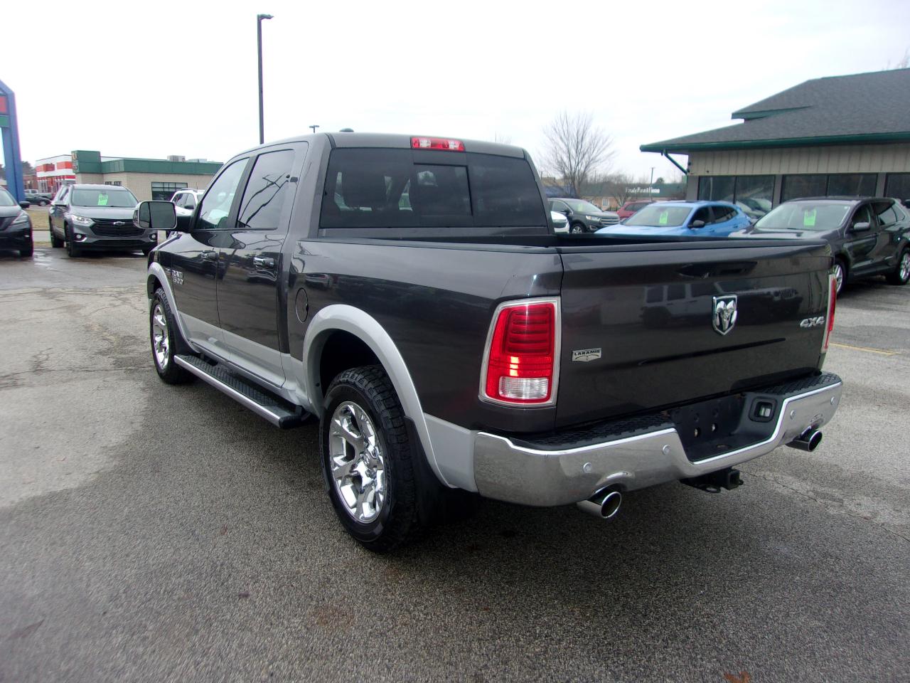 RAM 1500 4WD Crew Cab 140.5" Laramie 2017