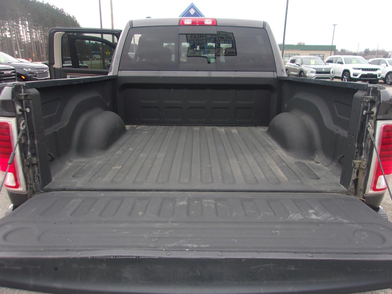 RAM 1500 4WD Crew Cab 140.5" Laramie 2017