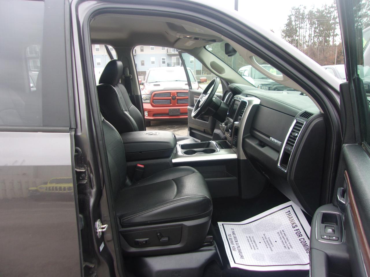 RAM 1500 4WD Crew Cab 140.5" Laramie 2017