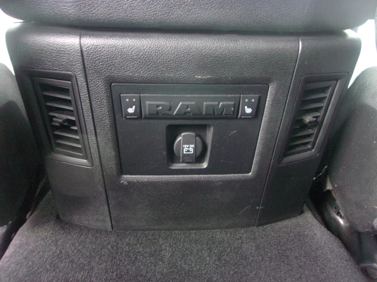 RAM 1500 4WD Crew Cab 140.5" Laramie 2017