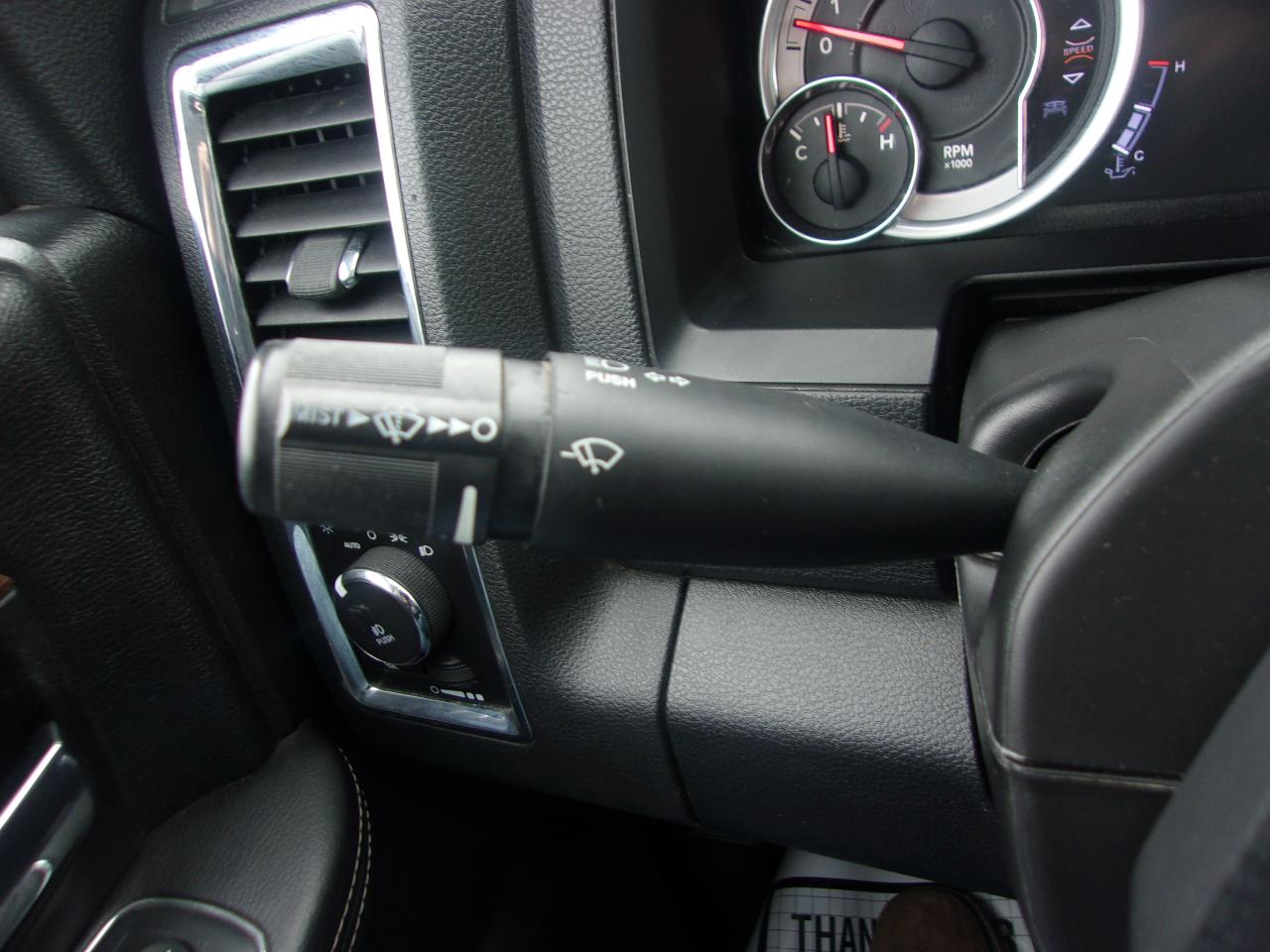 RAM 1500 4WD Crew Cab 140.5" Laramie 2017