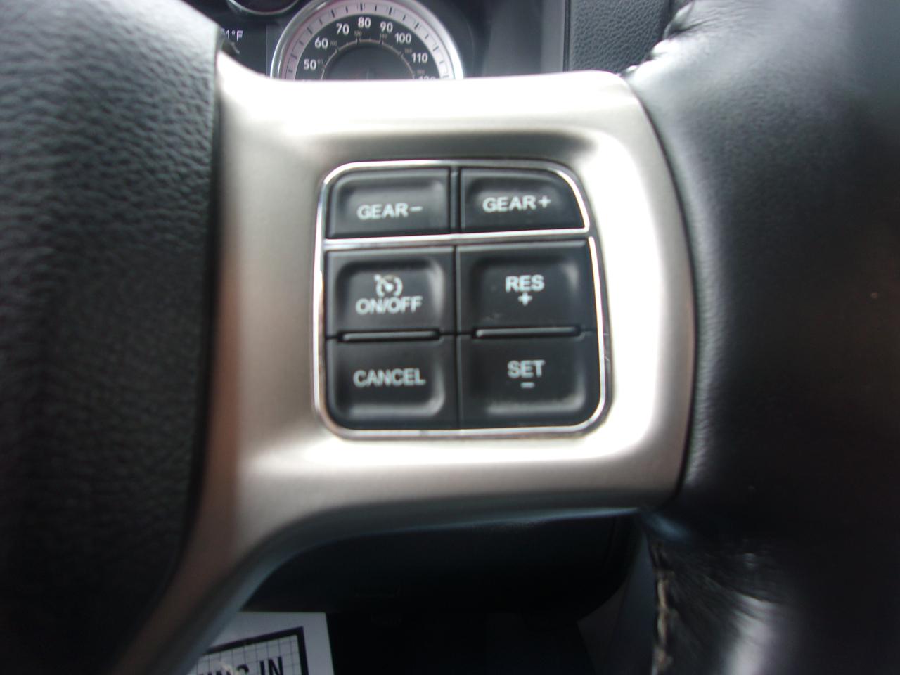 RAM 1500 4WD Crew Cab 140.5" Laramie 2017