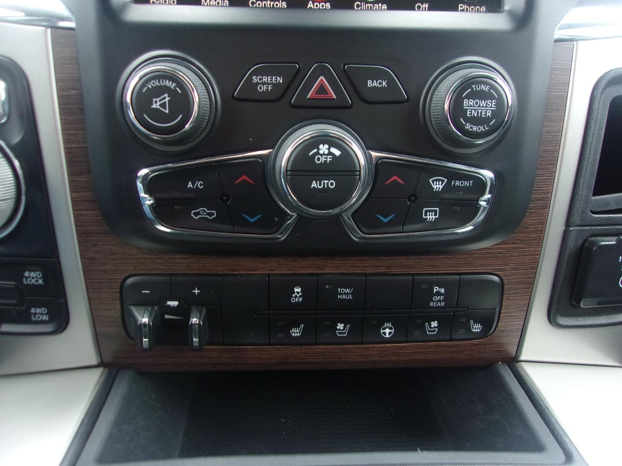 RAM 1500 4WD Crew Cab 140.5" Laramie 2017