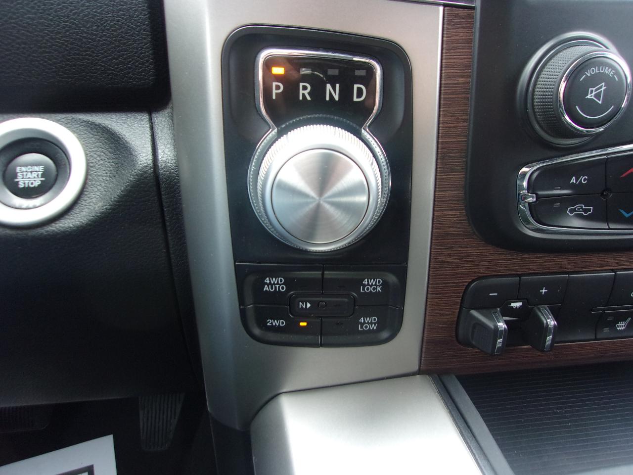 RAM 1500 4WD Crew Cab 140.5" Laramie 2017