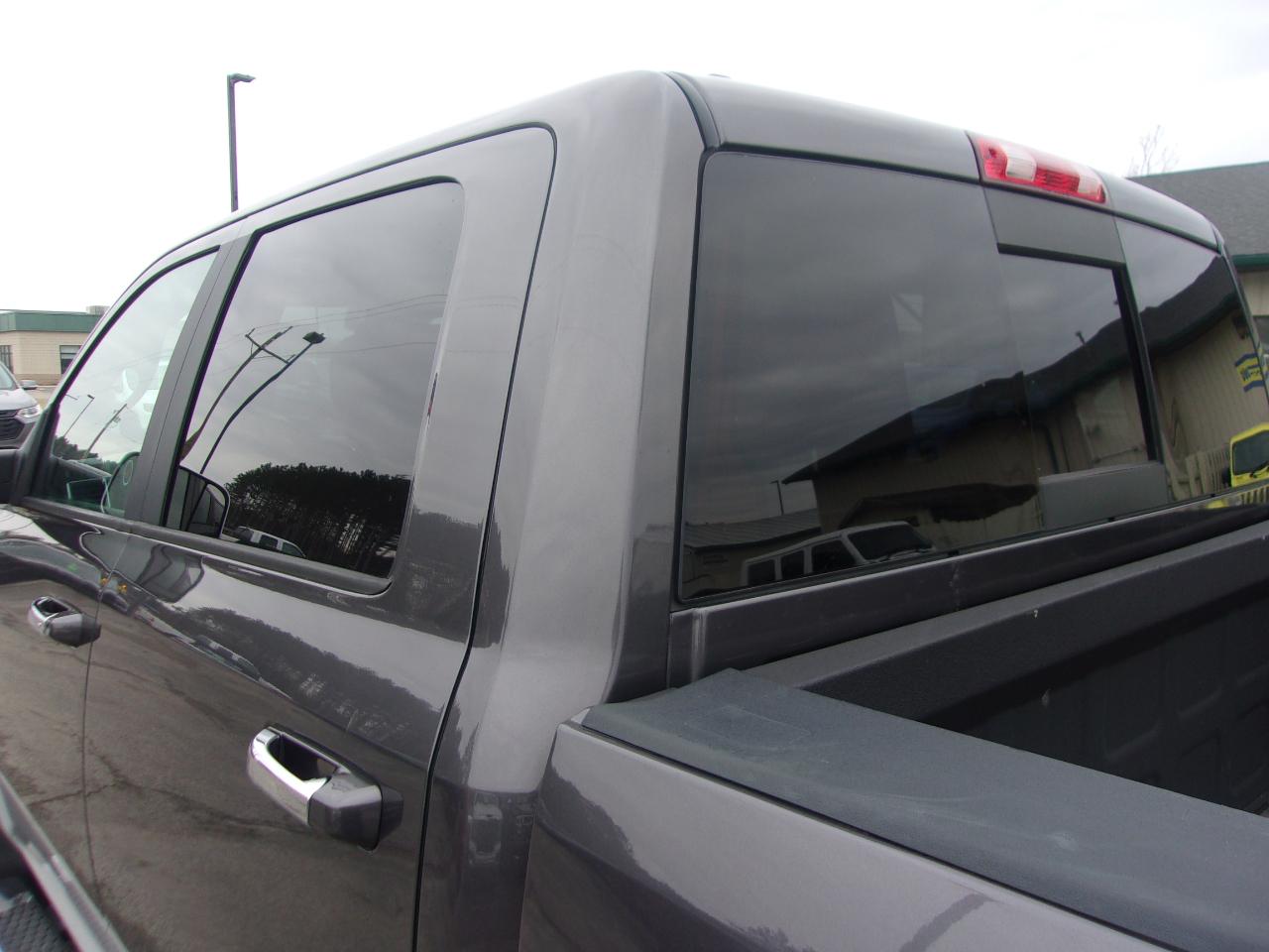 RAM 1500 4WD Crew Cab 140.5" Laramie 2017