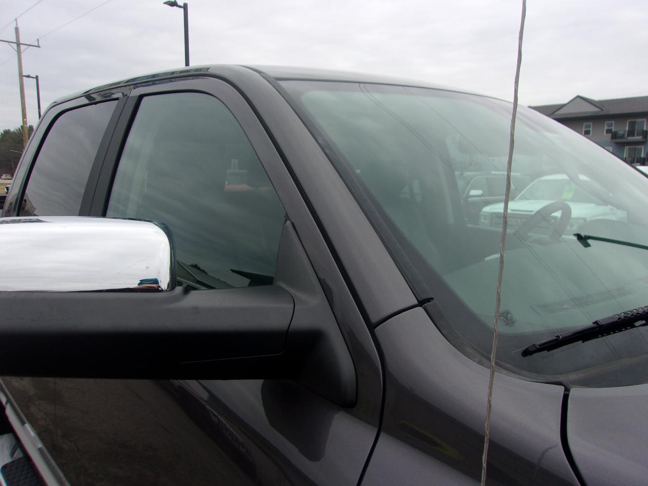 RAM 1500 4WD Crew Cab 140.5" Laramie 2017