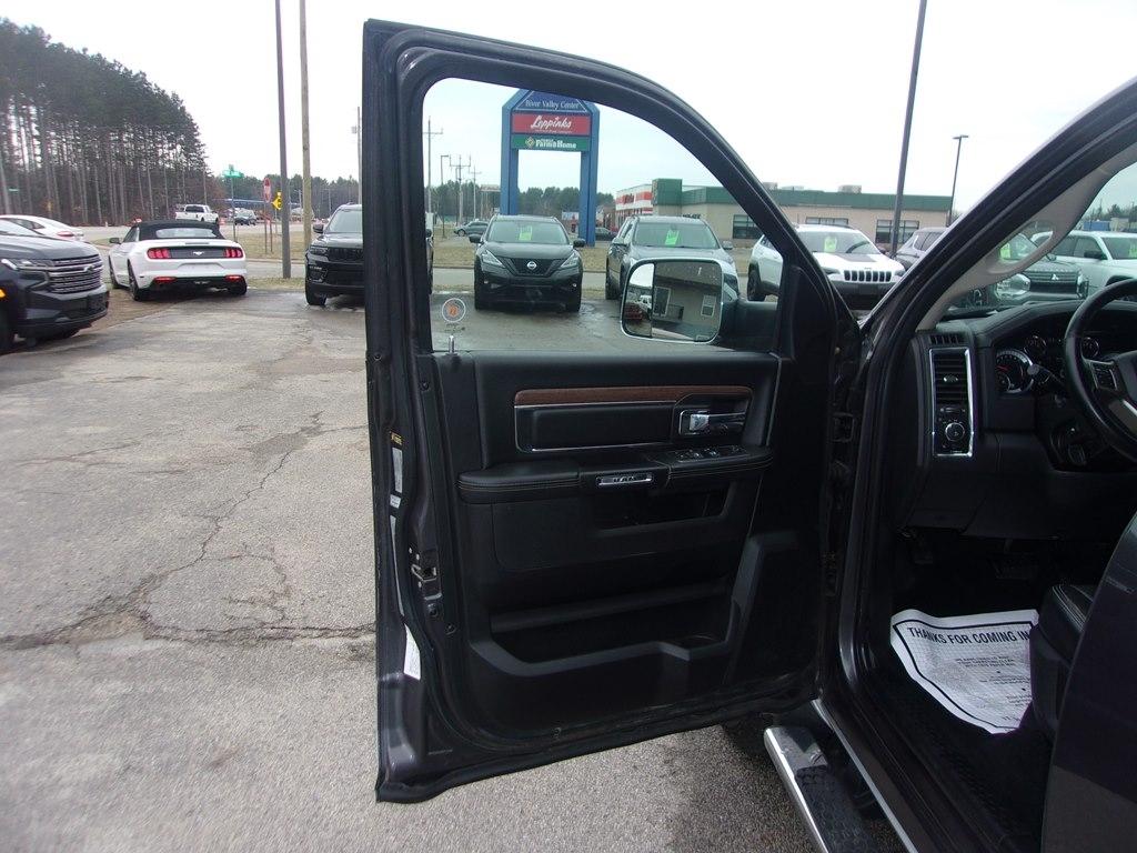 RAM 1500 4WD Crew Cab 140.5" Laramie 2017