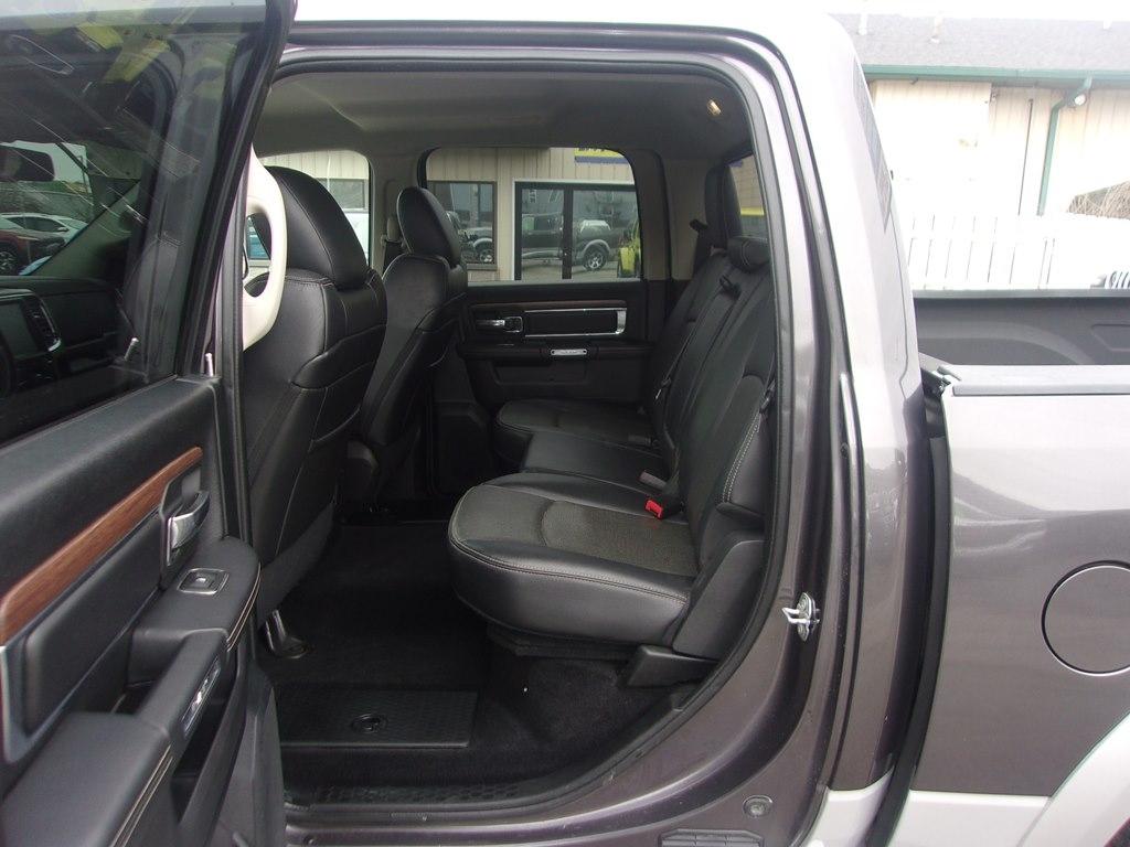 RAM 1500 4WD Crew Cab 140.5" Laramie 2017