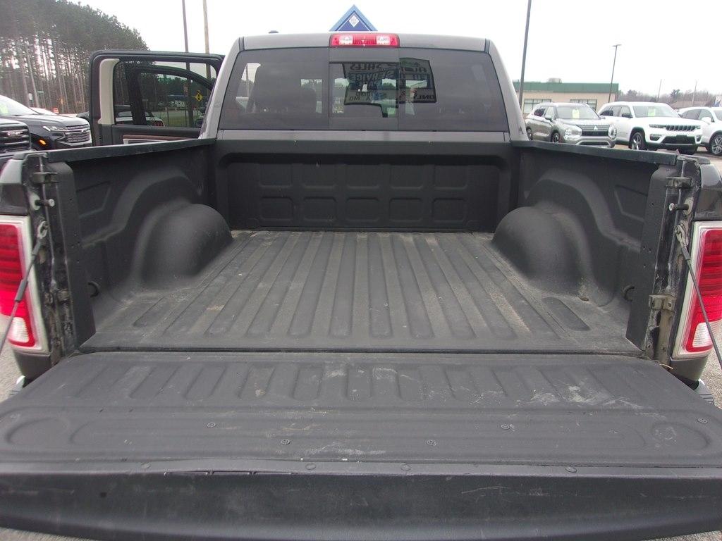 RAM 1500 4WD Crew Cab 140.5" Laramie 2017